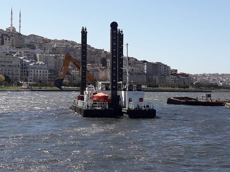 Deniz Üstü Kazıcı ( Kazar ) ve Çamur Dubası, Dökü Hidrolik Ünite Grubu